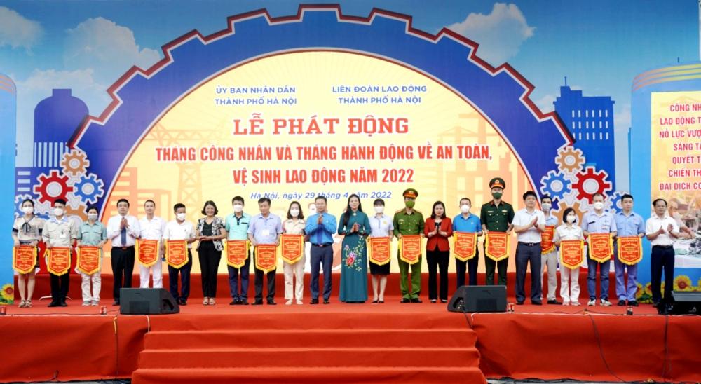 Chăm lo toàn diện cho công nhân lao động