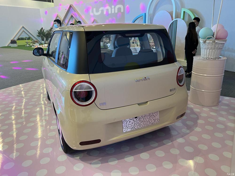 Ô tô điện mini gây sốt vì tầm di chuyển 300km, đấu vua xe điện Trung Quốc Wuling - Ảnh 4. Ô tô điện mini gây sốt vì tầm di chuyển 300km, đấu vua xe điện Trung Quốc Wuling - Ảnh 4.