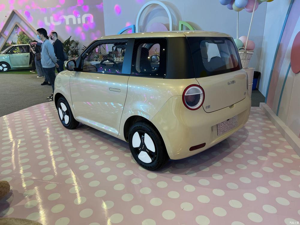 Ô tô điện mini gây sốt vì tầm di chuyển 300km, đấu vua xe điện Trung Quốc Wuling - Ảnh 3. Ô tô điện mini gây sốt vì tầm di chuyển 300km, đấu vua xe điện Trung Quốc Wuling - Ảnh 3.