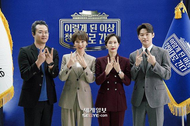 Trước giờ G Baeksang 2022, điểm lại 5 ứng viên cho giải phim xuất sắc nhất: Squid Game bị chê thậm tệ, trùm cuối lạ hoắc vậy? - Ảnh 10. Trước giờ G Baeksang 2022, điểm lại 5 ứng viên cho giải phim xuất sắc nhất: Squid Game bị chê thậm tệ, trùm cuối lạ hoắc vậy? - Ảnh 10.