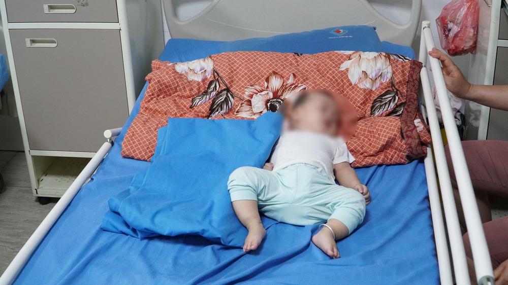 Cho con vào viện cấp cứu, bà mẹ trẻ bất ngờ vì có quá nhiều trẻ đang bị dịch nôn - Ảnh 1. Cho con vào viện cấp cứu, bà mẹ trẻ bất ngờ vì có quá nhiều trẻ đang bị dịch nôn - Ảnh 1.