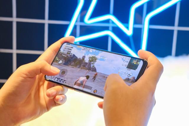 Trên tay realme 9 camera siêu chất 108MP giá dưới 7 triệu đồng, cùng tai nghe thông minh realme Buds Q2s tại Việt Nam - Ảnh 8. Trên tay realme 9 camera siêu chất 108MP giá dưới 7 triệu đồng, cùng tai nghe thông minh realme Buds Q2s tại Việt Nam - Ảnh 8.