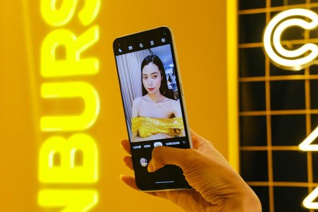 Trên tay realme 9 camera siêu chất 108MP giá dưới 7 triệu đồng, cùng tai nghe thông minh realme Buds Q2s tại Việt Nam - Ảnh 7. Trên tay realme 9 camera siêu chất 108MP giá dưới 7 triệu đồng, cùng tai nghe thông minh realme Buds Q2s tại Việt Nam - Ảnh 7.