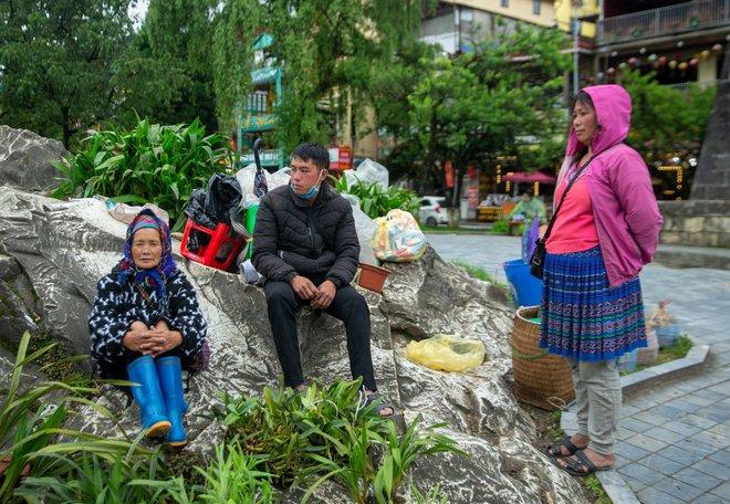 Sa Pa chuyển rét đậm giữa tháng 5, nhiều du khách thích thú trải nghiệm phố núi yên bình - Ảnh 3. Sa Pa chuyển rét đậm giữa tháng 5, nhiều du khách thích thú trải nghiệm phố núi yên bình - Ảnh 3.