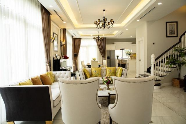 Tuổi 49 rực rỡ của Nữ hoàng ảnh lịch kiêm MC Thanh Mai: Sở hữu biệt thự sang trọng nhờ mát tay kinh doanh, ngoại hình trẻ trung bất chấp thời gian - Ảnh 8. Tuổi 49 rực rỡ của Nữ hoàng ảnh lịch kiêm MC Thanh Mai: Sở hữu biệt thự sang trọng nhờ mát tay kinh doanh, ngoại hình trẻ trung bất chấp thời gian - Ảnh 8.