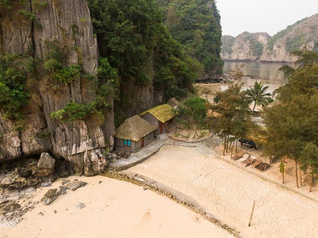 Giữa lòng Hải Phòng có một hòn đảo sở hữu 2 mặt biển, nước xanh biếc chẳng khác gì Maldives phiên bản Việt Nam - Ảnh 3. Giữa lòng Hải Phòng có một hòn đảo sở hữu 2 mặt biển, nước xanh biếc chẳng khác gì Maldives phiên bản Việt Nam - Ảnh 3.