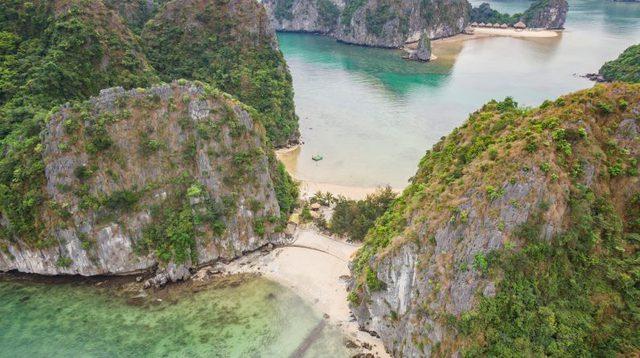Giữa lòng Hải Phòng có một hòn đảo sở hữu 2 mặt biển, nước xanh biếc chẳng khác gì Maldives phiên bản Việt Nam - Ảnh 4. Giữa lòng Hải Phòng có một hòn đảo sở hữu 2 mặt biển, nước xanh biếc chẳng khác gì Maldives phiên bản Việt Nam - Ảnh 4.