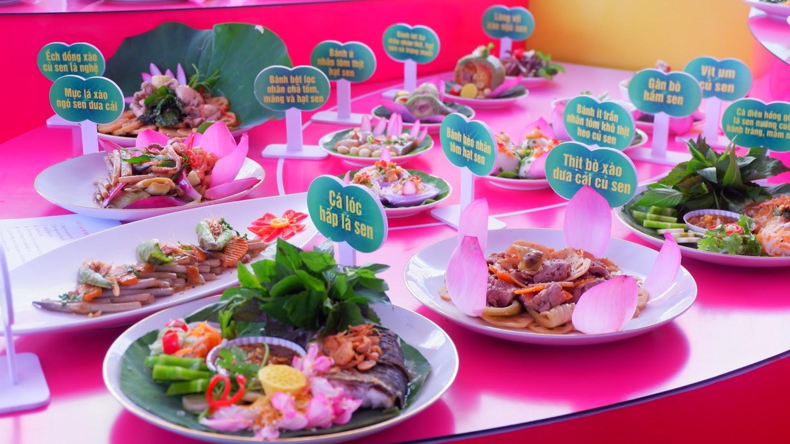 Lễ hội Sen Đồng Tháp thu hút hàng ngàn lượt du khách mỗi ngày - Ảnh 5. Lễ hội Sen Đồng Tháp thu hút hàng ngàn lượt du khách mỗi ngày - Ảnh 5.