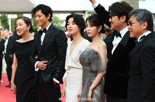 Kang Dong Won "gây bão" truyền thông với màn xuất hiện trên thảm đỏ Cannes 2022, quả xứng danh "mỹ nam hàng đầu Kbiz" - Ảnh 1. Kang Dong Won "gây bão" truyền thông với màn xuất hiện trên thảm đỏ Cannes 2022, quả xứng danh "mỹ nam hàng đầu Kbiz" - Ảnh 1.