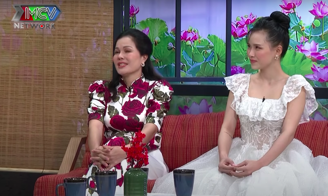 Nàng dâu "số hưởng" nhất show thực tế, có bầu trước khi cưới vẫn được mẹ chồng cưng chiều hết mực - Ảnh 1. Nàng dâu "số hưởng" nhất show thực tế, có bầu trước khi cưới vẫn được mẹ chồng cưng chiều hết mực - Ảnh 1.