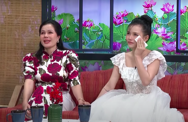 Nàng dâu "số hưởng" nhất show thực tế, có bầu trước khi cưới vẫn được mẹ chồng cưng chiều hết mực - Ảnh 2. Nàng dâu "số hưởng" nhất show thực tế, có bầu trước khi cưới vẫn được mẹ chồng cưng chiều hết mực - Ảnh 2.