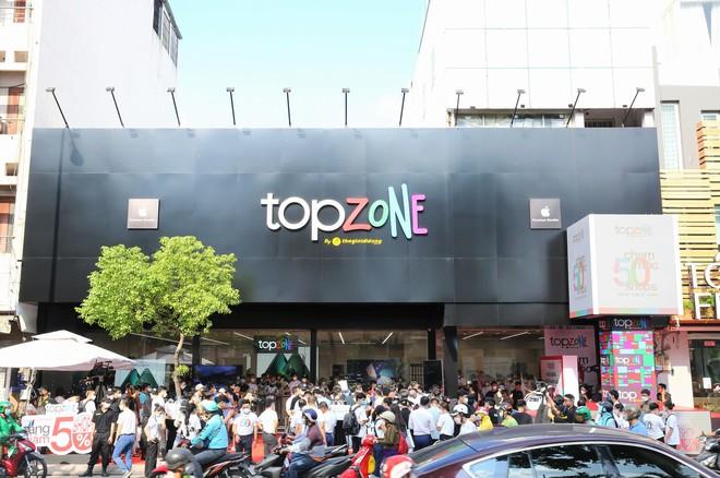 TopZone - Chuỗi cửa hàng ủy quyền chính thức của Apple đang có bao nhiêu store tại Việt Nam? - Ảnh 1. TopZone - Chuỗi cửa hàng ủy quyền chính thức của Apple đang có bao nhiêu store tại Việt Nam? - Ảnh 1.
