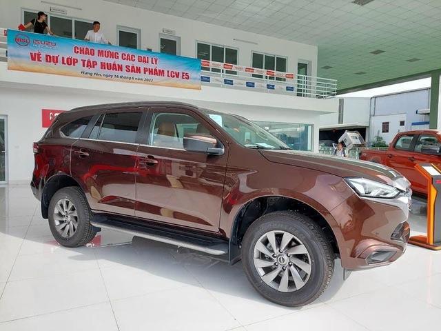 Xem trước Isuzu mu-X 2022 sắp bán tại Việt Nam: 4 phiên bản, không có động cơ 3.0L, giá dự kiến từ hơn 900 triệu đồng - Ảnh 1. Xem trước Isuzu mu-X 2022 sắp bán tại Việt Nam: 4 phiên bản, không có động cơ 3.0L, giá dự kiến từ hơn 900 triệu đồng - Ảnh 1.