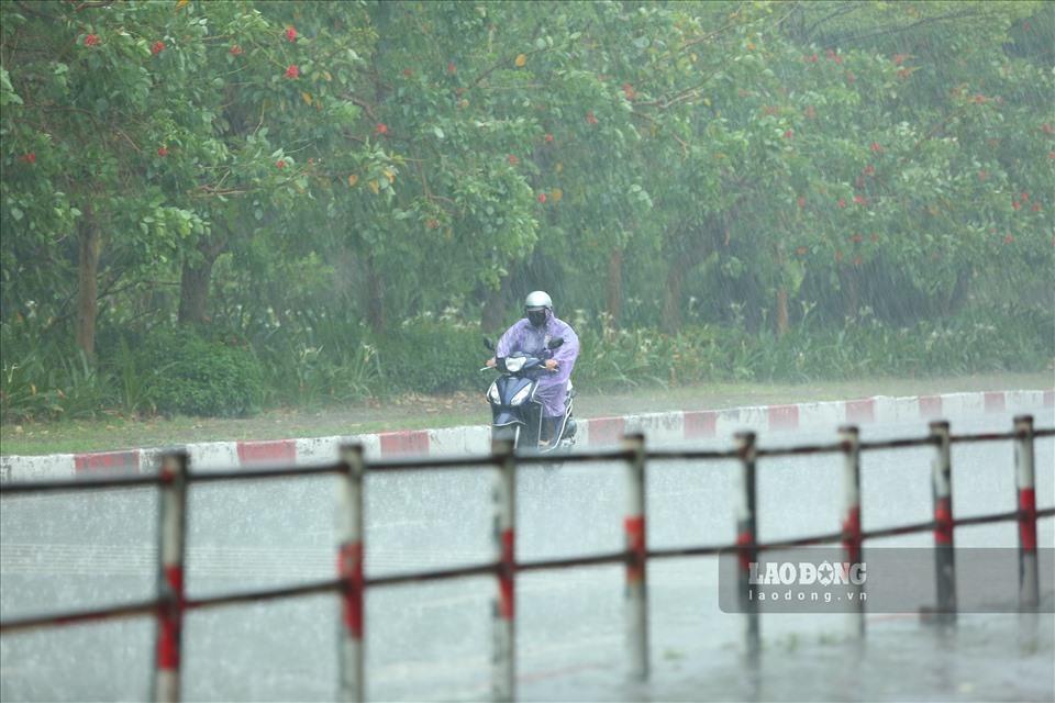 Dự báo thời tiết 22.7: Miền Bắc mưa dông gián đoạn, có lúc hửng nắng