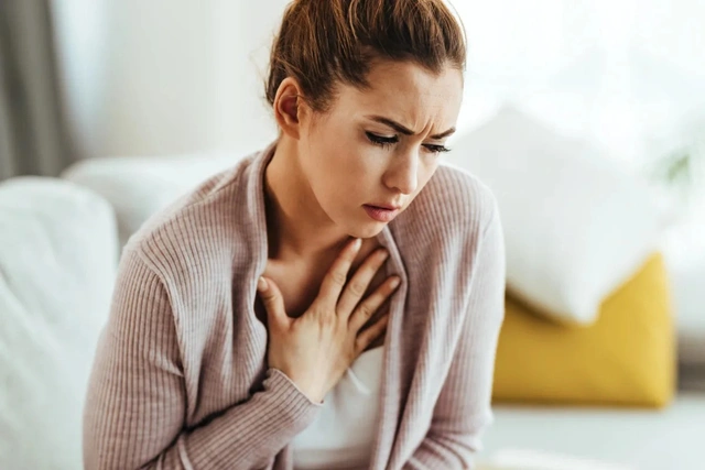 BV Bạch Mai báo động: Cứ 5 người bị nhồi máu cơ tim thì có 1 ca trẻ tuổi, ngồi quá nhiều cũng là nguyên nhân gây tử vong tới 64% - Ảnh 1. BV Bạch Mai báo động: Cứ 5 người bị nhồi máu cơ tim thì có 1 ca trẻ tuổi, ngồi quá nhiều cũng là nguyên nhân gây tử vong tới 64% - Ảnh 1.