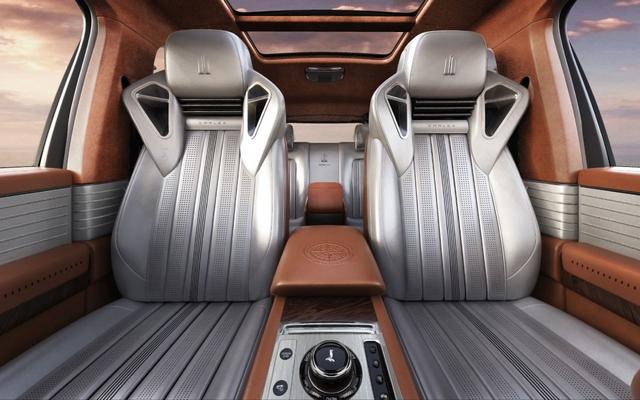 Rolls-Royce Cullinan thêm sang trọng với gói độ của Carlex Design - Ảnh 4.