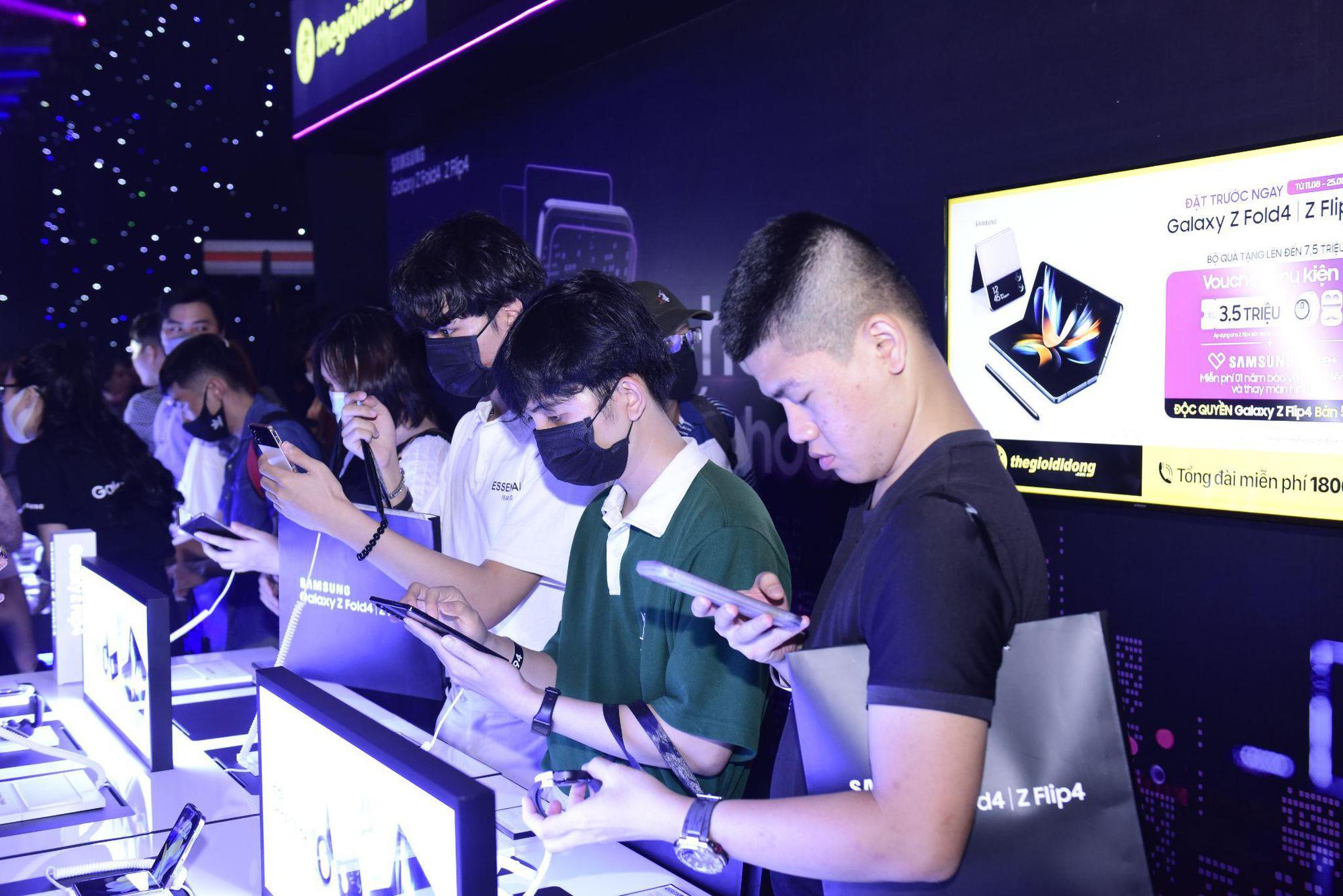 Tín đồ công nghệ hào hứng tham gia sự kiện trải nghiệm Galaxy Z Flip4 và Z Fold4 ngay sau khi ra mắt trên toàn cầu - Ảnh 6. Tín đồ công nghệ hào hứng tham gia sự kiện trải nghiệm Galaxy Z Flip4 và Z Fold4 ngay sau khi ra mắt trên toàn cầu - Ảnh 6.