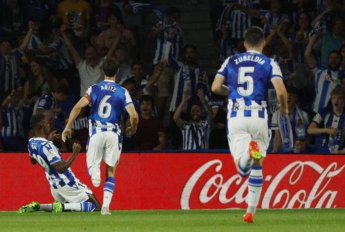 Alexander Isak gỡ hòa 1-1 cho Sociedad.