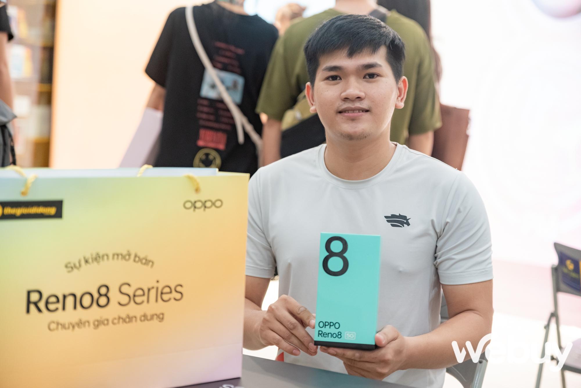 Không khí tưng bừng ngày mở bán OPPO Reno8 Series tại Việt Nam, nhiều khách hàng còn nhận khuyến mãi khủng - Ảnh 8.