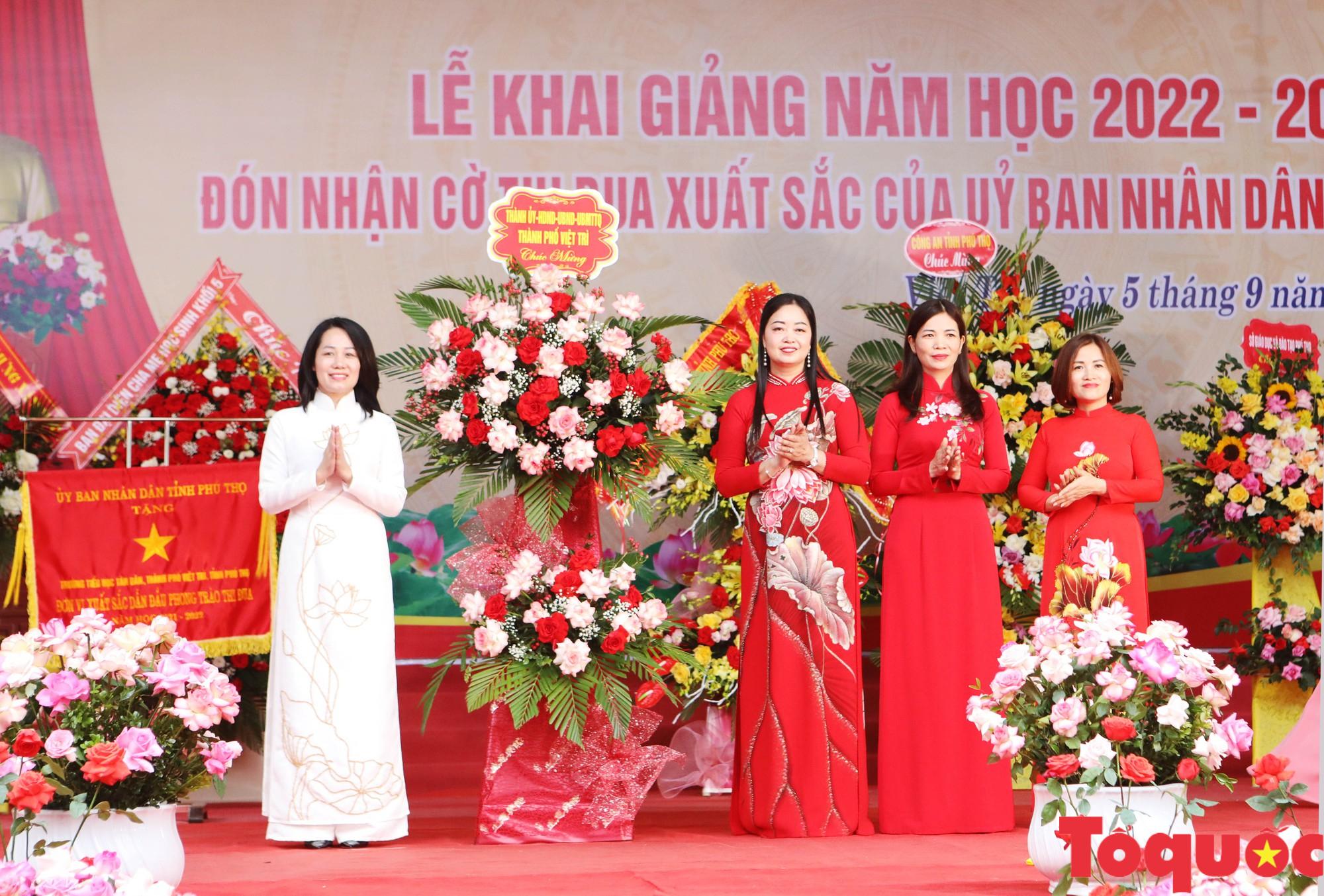 Trường tiểu học Tân Dân khai giảng năm học mới, đón nhận Cờ thi đua của UBND tỉnh Phú Thọ - Ảnh 11.