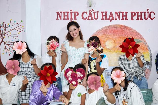 Cuộc sống Hoa hậu Lương Thuỳ Linh và Khánh Vân sau khi hết nhiệm kỳ: Người mở công ty riêng, người được thưởng quà đặc biệt - Ảnh 7. Cuộc sống Hoa hậu Lương Thuỳ Linh và Khánh Vân sau khi hết nhiệm kỳ: Người mở công ty riêng, người được thưởng quà đặc biệt - Ảnh 7.