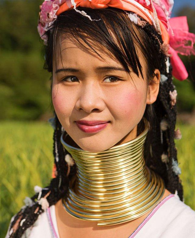 Vẻ đẹp lý tưởng được coi là tiêu chuẩn khác “một trời một vực” của phụ nữ ở các quốc gia khắp thế giới   - Ảnh 9.