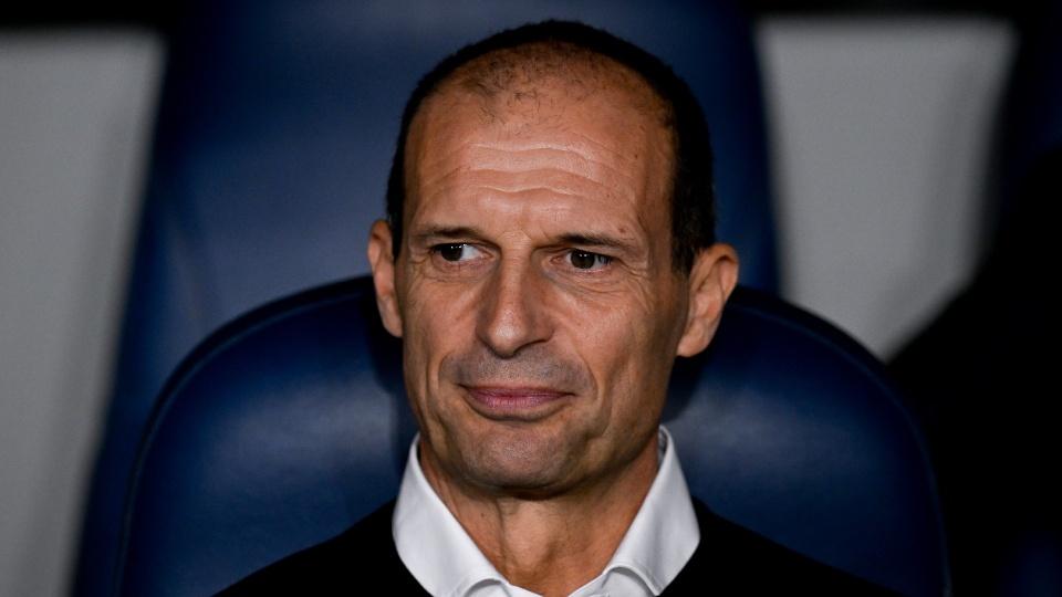 HLV Massimiliano Allegri chịu áp lực lớn sau khởi đầu tệ hại của Juventus mùa này. Ảnh: Reuters.