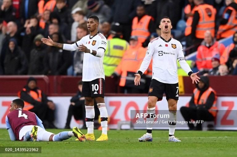 Ronaldo tịt ngòi, Man United thua Aston Villa