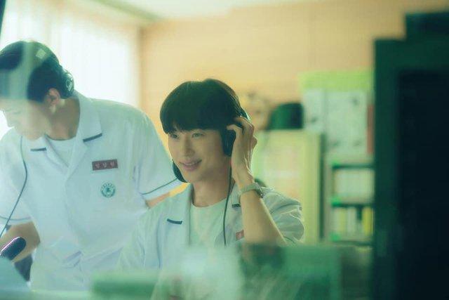 5 màn "cưa sừng làm nghé" đỉnh nhất phim Hàn 2022: Song Joong Ki U40 vẫn đóng học sinh - Ảnh 4. 5 màn "cưa sừng làm nghé" đỉnh nhất phim Hàn 2022: Song Joong Ki U40 vẫn đóng học sinh - Ảnh 4.