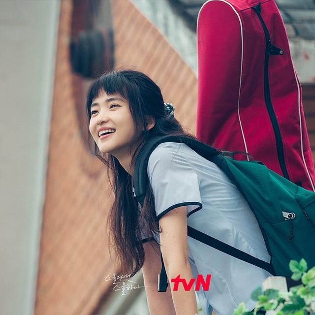 5 màn "cưa sừng làm nghé" đỉnh nhất phim Hàn 2022: Song Joong Ki U40 vẫn đóng học sinh - Ảnh 8.