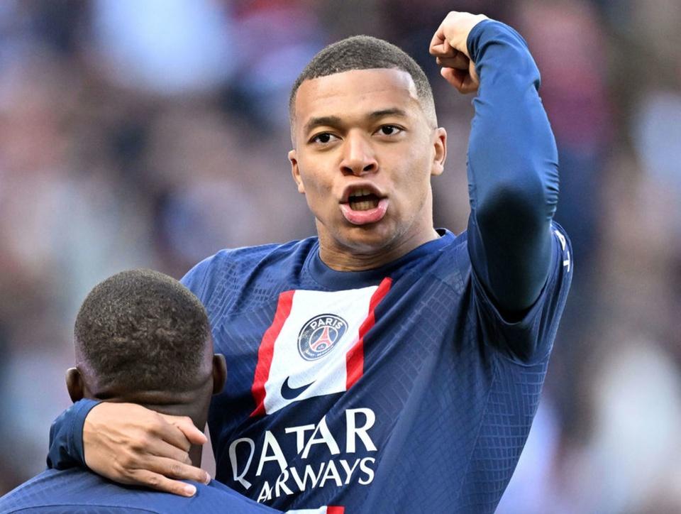 Mbappe cần chơi đồng đội hơn ở tuyển Pháp.