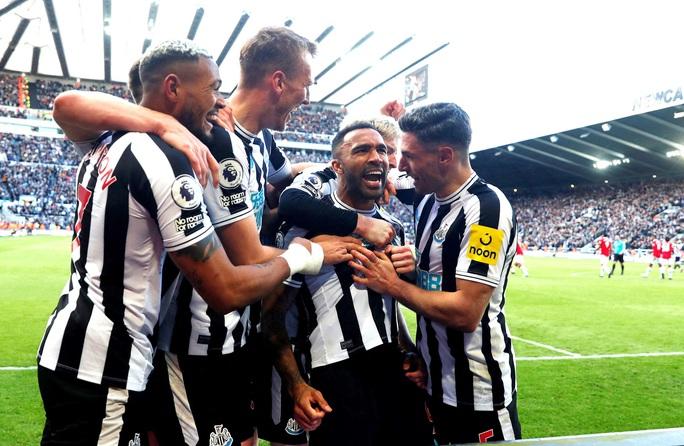 Thua thảm Newcastle, Man United trượt dài giải Ngoại hạng  - Ảnh 6.