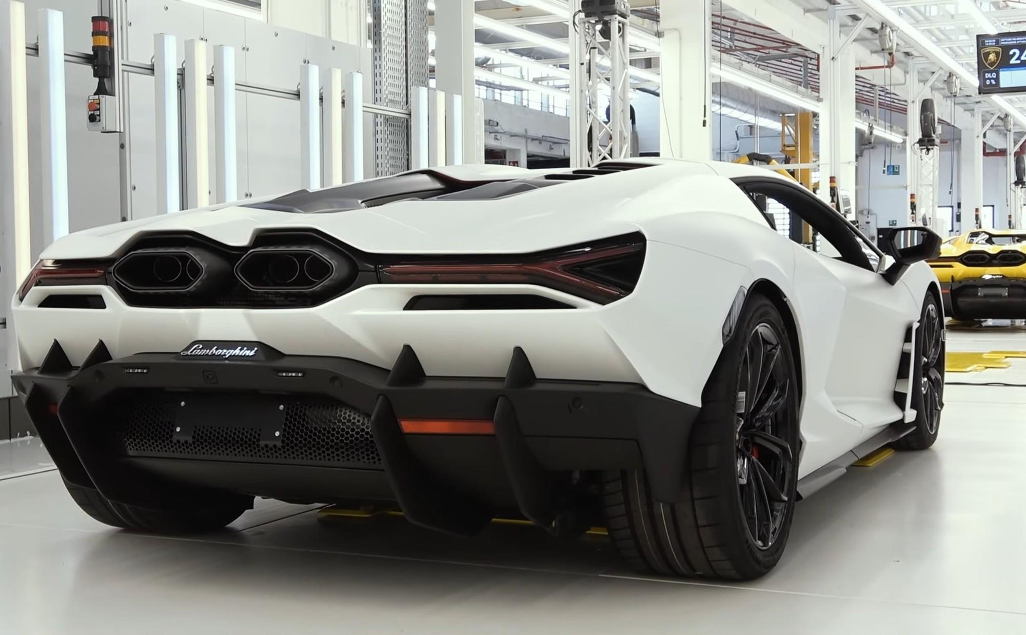 Lamborghini Revuelto vừa ra mắt đã cháy hàng 2 năm - Ảnh 4. Lamborghini Revuelto vừa ra mắt đã cháy hàng 2 năm - Ảnh 4.