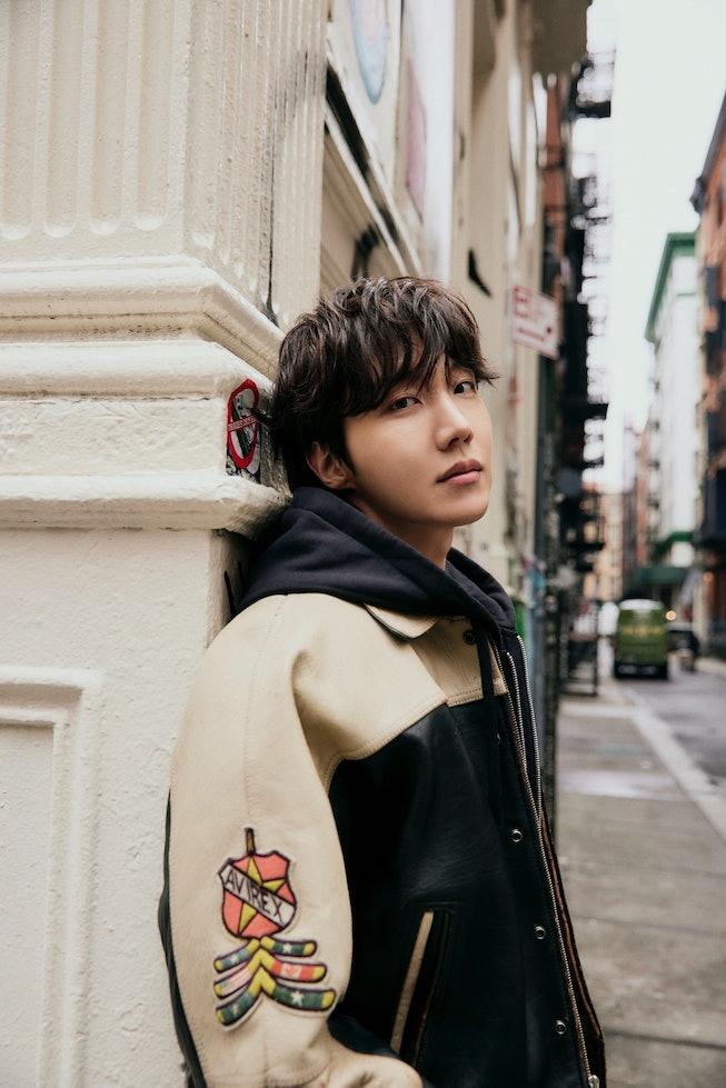 BTS sợ fan "đói nhạc" nên các thành viên thay nhau ra sản phẩm trong vòng 1 năm, trừ 1 người mãi chưa thấy đâu! - Ảnh 5. BTS sợ fan "đói nhạc" nên các thành viên thay nhau ra sản phẩm trong vòng 1 năm, trừ 1 người mãi chưa thấy đâu! - Ảnh 5.