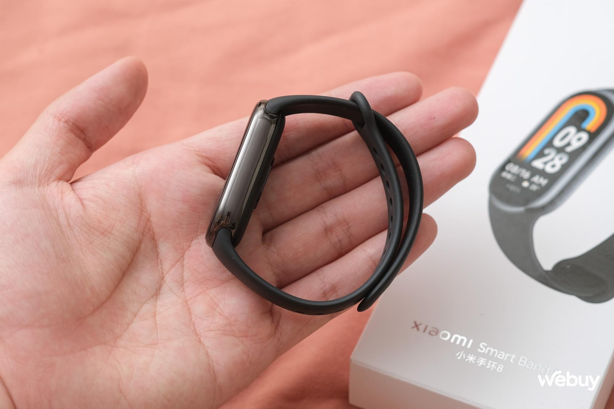 Trên tay Xiaomi Band 8 tại VN: Thiết kế không đổi nhưng nâng cấp dây đeo, có màn hình 60Hz, pin 16 ngày, giá từ 850,000 đồng - Ảnh 12.