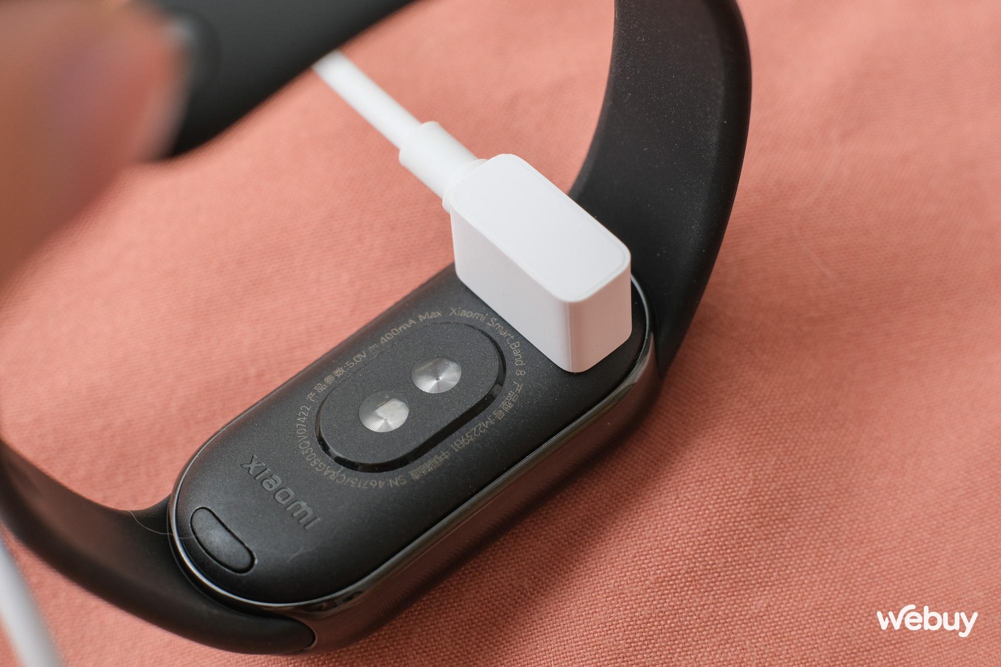 Trên tay Xiaomi Band 8 tại VN: Thiết kế không đổi nhưng nâng cấp dây đeo, có màn hình 60Hz, pin 16 ngày, giá từ 850,000 đồng - Ảnh 18.