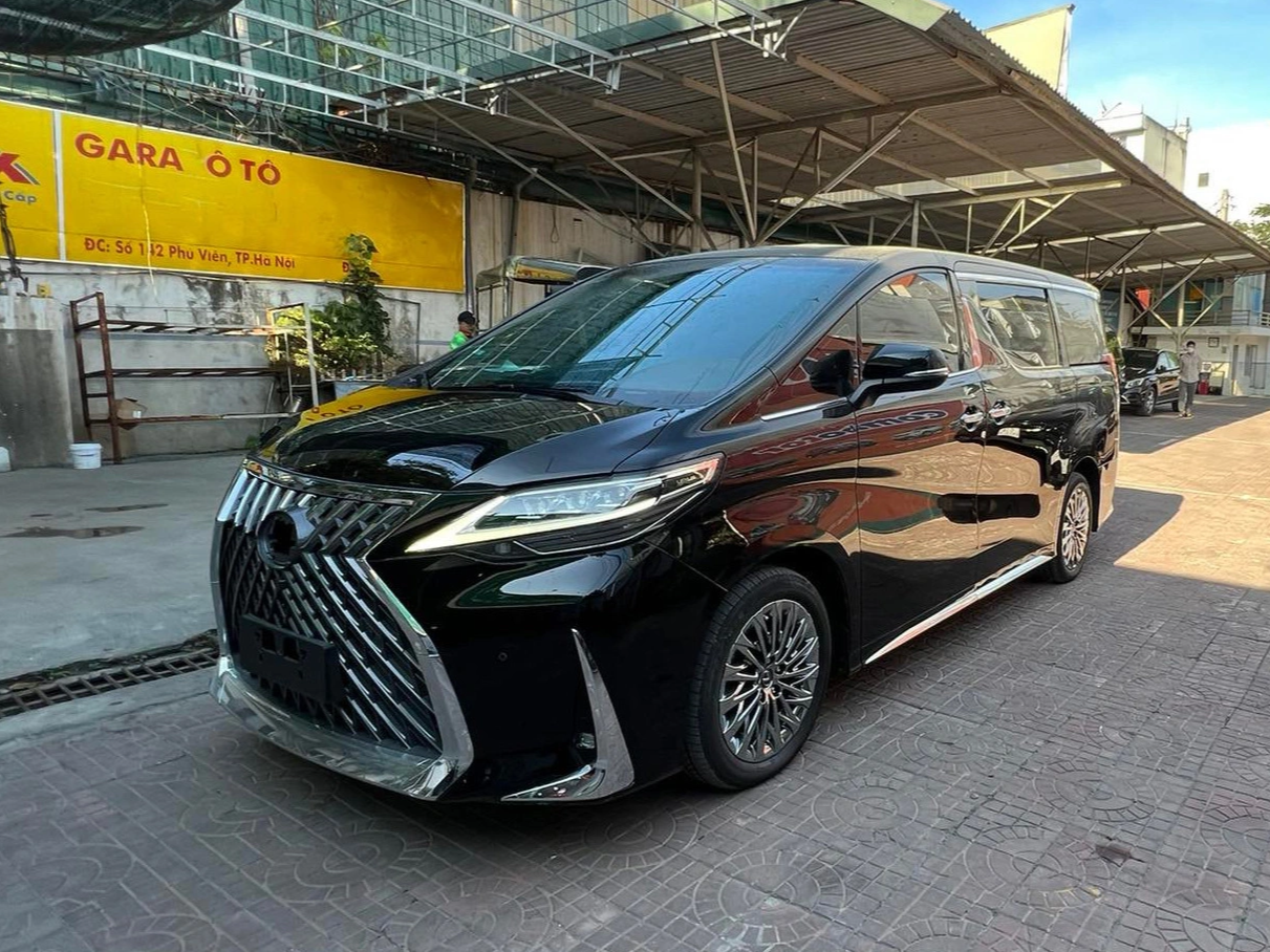 Chỉ mất 3 ngày, tốn 300 triệu, thợ Việt lột xác Toyota Alphard trông giống hệt Lexus LM giá hơn 7 tỷ, nhìn ngoài khó phân biệt nổi hàng độ - Ảnh 1.