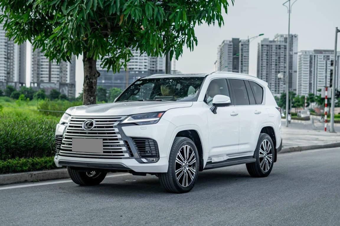 Chuyện khó tin: Lexus LX 600 lăn bánh 20.000 km vẫn rao bán đắt hơn xe mới - Ảnh 1.