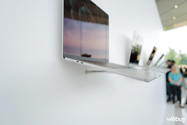 Ảnh thực tế chiếc MacBook 15 inch mỏng nhẹ nhất của Apple, giá chính hãng chỉ 32,99 triệu đồng - Ảnh 8. Ảnh thực tế chiếc MacBook 15 inch mỏng nhẹ nhất của Apple, giá chính hãng chỉ 32,99 triệu đồng - Ảnh 8.