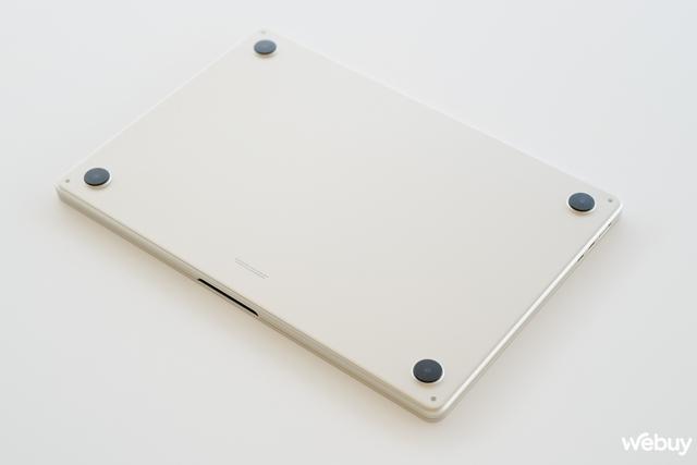 Ảnh thực tế chiếc MacBook 15 inch mỏng nhẹ nhất của Apple, giá chính hãng chỉ 32,99 triệu đồng - Ảnh 9. Ảnh thực tế chiếc MacBook 15 inch mỏng nhẹ nhất của Apple, giá chính hãng chỉ 32,99 triệu đồng - Ảnh 9.