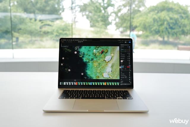 Ảnh thực tế chiếc MacBook 15 inch mỏng nhẹ nhất của Apple, giá chính hãng chỉ 32,99 triệu đồng - Ảnh 14. Ảnh thực tế chiếc MacBook 15 inch mỏng nhẹ nhất của Apple, giá chính hãng chỉ 32,99 triệu đồng - Ảnh 14.