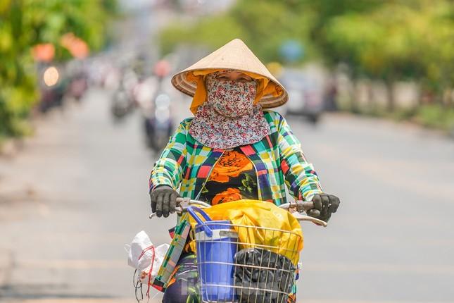 Chỉ số tia cực tím tại TPHCM đang ở ngưỡng gây hại rất cao - Ảnh 1.