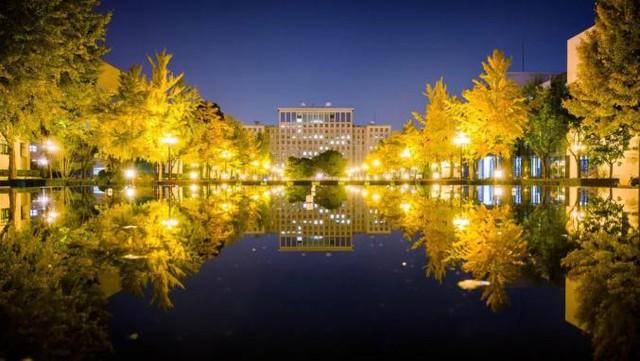 Bên trong khuôn viên đẹp nao lòng của Thanh Hoa - “trường Harvard Trung Quốc”: Nên thơ đến mức thành địa điểm du lịch - Ảnh 4.