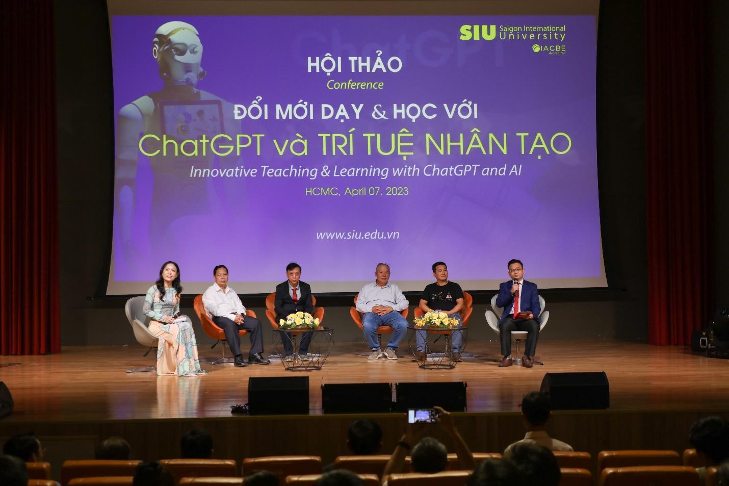 Thí sinh đạt từ 25 điểm thi THPT sẽ nhận học bổng toàn phần - Ảnh 2.