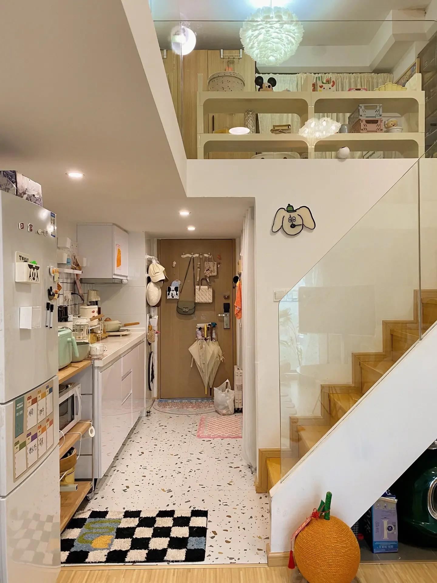 Càng ngắm càng mê không gian ấm cúng, xinh xắn bên trong căn hộ gác mái 38m² của cô nàng gen Z - Ảnh 2. Càng ngắm càng mê không gian ấm cúng, xinh xắn bên trong căn hộ gác mái 38m² của cô nàng gen Z - Ảnh 2.