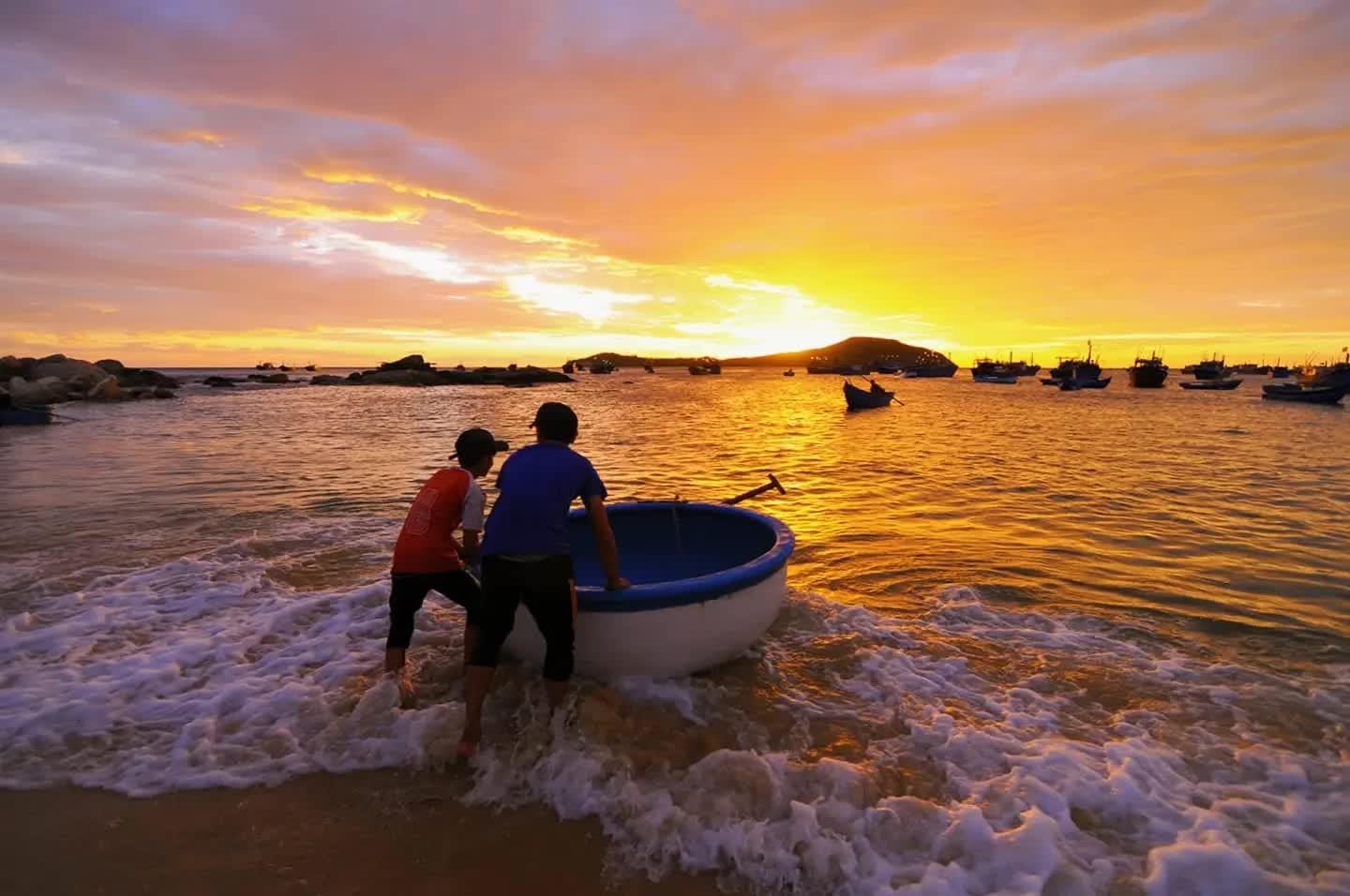 “Mục sở thị” làng chài đẹp hoang sơ nhất Phú Yên với chi phí chỉ - Ảnh 2.