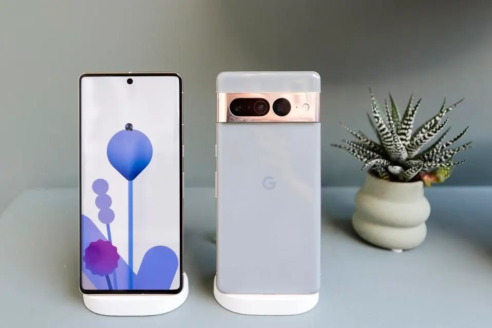 Google Pixel 8 so với Pixel 8 Pro: Đâu là khác biệt lớn nhất - Ảnh 1.