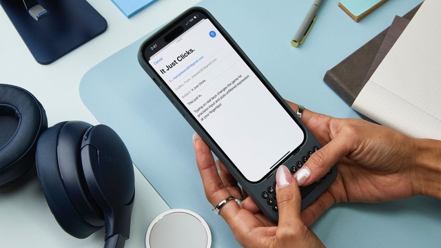 Phụ kiện này biến iPhone của bạn thành BlackBerry- Ảnh 2.