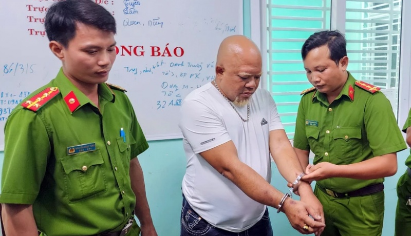 Kiên Giang: Bắt đối tượng đi xe Jeep, đốt pháo, múa võ giữa phố