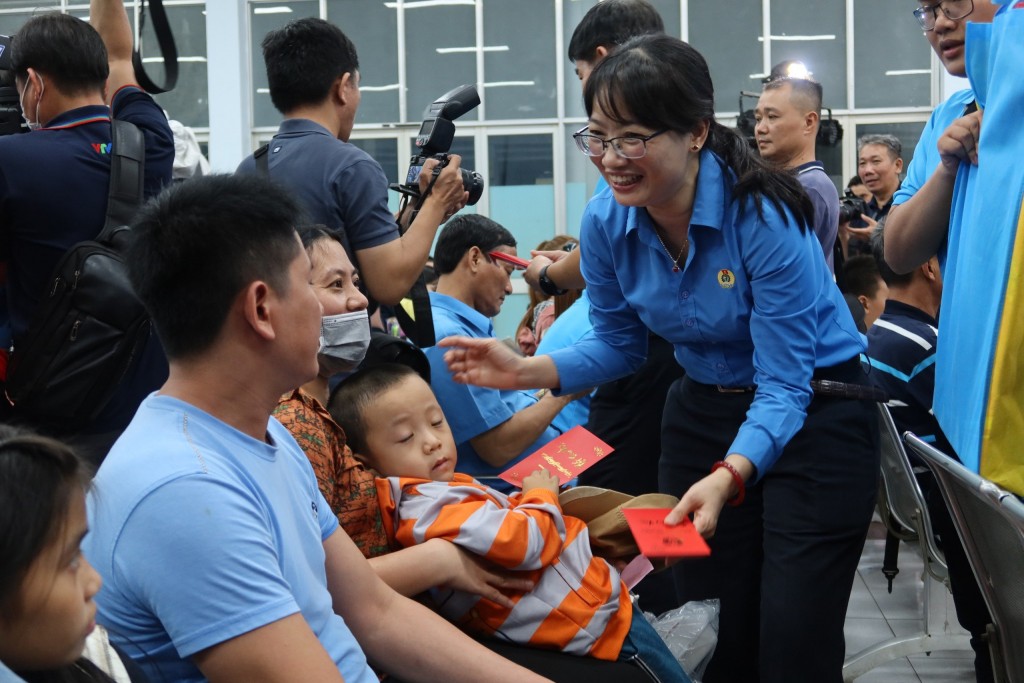 Những câu chuyện cảm động trên “Chuyến tàu mùa xuân”